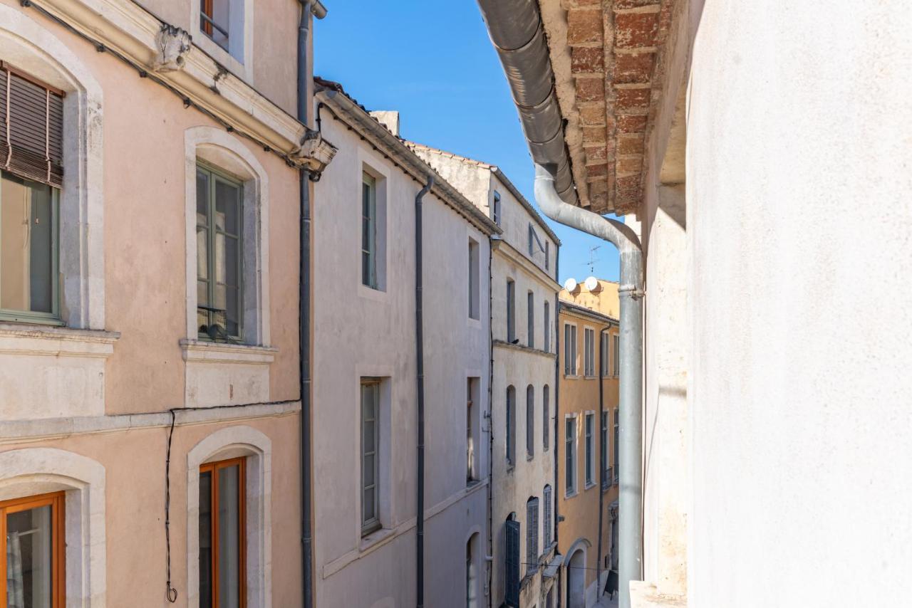 Au Coeur De L'Effervescence Terracotta - Une Nuit A นีมส์ ภายนอก รูปภาพ
